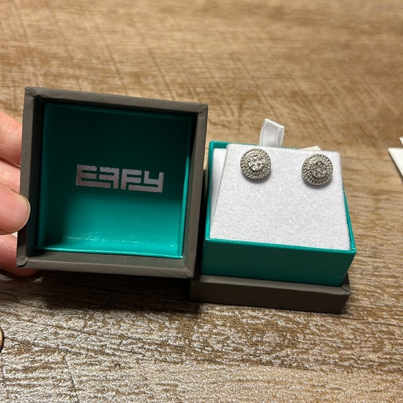 - .09 TCW Diamond & 925 sterling Silver stud earrings-EFFY ENY - Picture 11 of 17